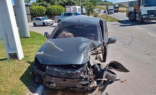 Colisão entre veículo de passeio e caminhonete dos Correios resulta em feridos em São Miguel dos Campos