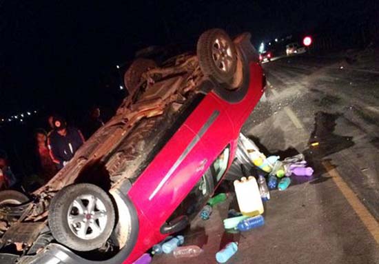 Capotamento deixa quatro feridos em São Sebastião