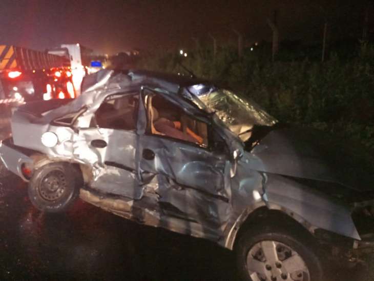 Motorista tenta ultrapassagem e morre após colisão com carreta; assista vídeo 