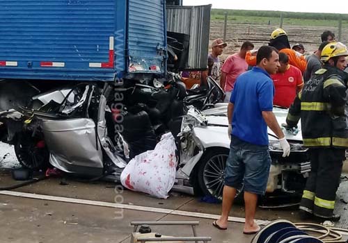 Colisão traseira deixa três mortos na BR 101 entre Teotônio Vilela e Campo Alegre