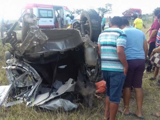 Acidente entre caminhão e carro deixa duas pessoas feridas em Traipu