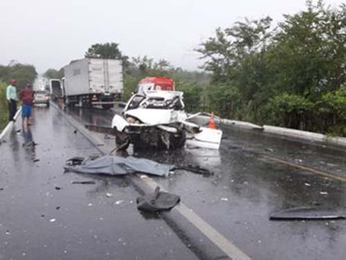 Funcionario da SMTT de São José da Laje morre após colidir com caminhão e ser arremessado de veículo