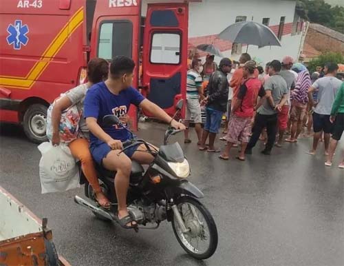 Mulher e adolescente ficam feridas após colisão entre carro e moto em União dos Palmares