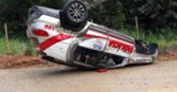 Após perseguição, viatura da PM capota e deixa três policiais feridos em Atalaia