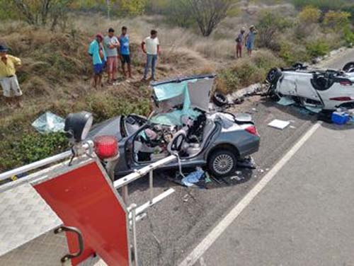 Colisão frontal na divisa entre AL e PE deixa cinco pessoas mortas; duas delas eram crianças