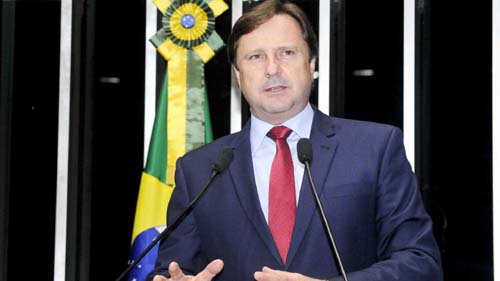 PF é impedida por médicos ao tentar transferir senador Acir Gurgacz