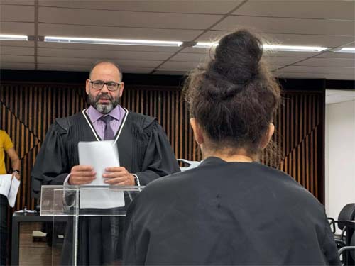 Mulher que tentou envenenar a mãe é condenada a mais de 16 anos de prisão