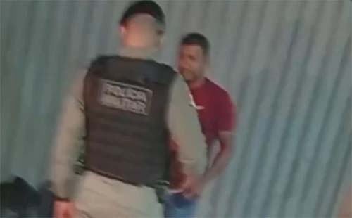 Homem é detido após incêndio na residência da companheira e ataque a animal de estimação na Zona Norte de Maceió