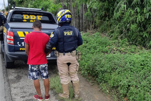 Dois veículos são recuperados e três homens acabam presos em rodovias de AL