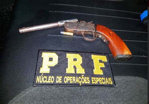 PRF frustra assalto e prende suspeito armado na BR-101, em Joaquim Gomes