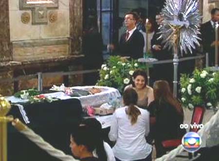 Corpo de Chico Anísio será cremado hoje no Rio