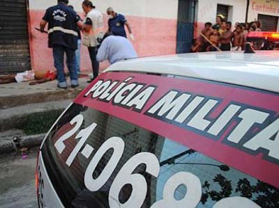 Adolescente é morta com oito tiros no Benedito Bentes