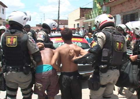 Menores detidos assaltando ônibus em Maceió
