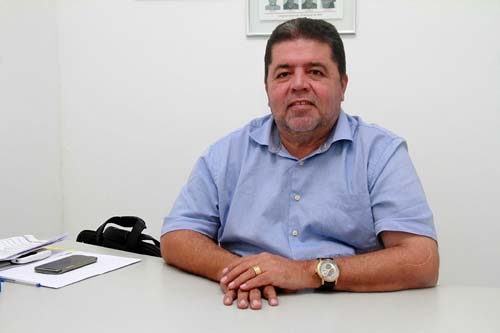 Prefeito de Joaquim Gomes anuncia pagamento dos servidores e comemora 31 meses de salário em dia