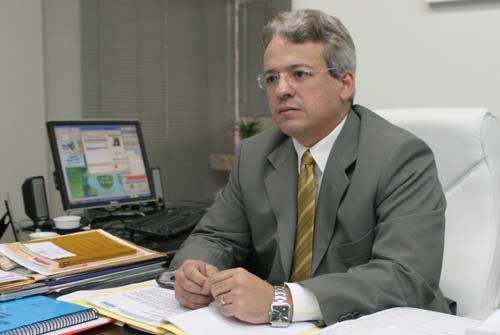 Adriano Soares pede demissão da Secretaria de Educação