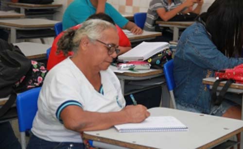 Encerra nesta sexta-feira (12) prazo de pré-matrícula da Educação de Jovens e Adultos