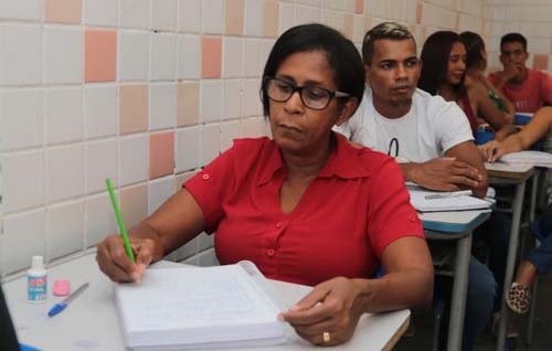 Pré-matrícula para Educação de Jovens e Adultos começa a partir do dia 21