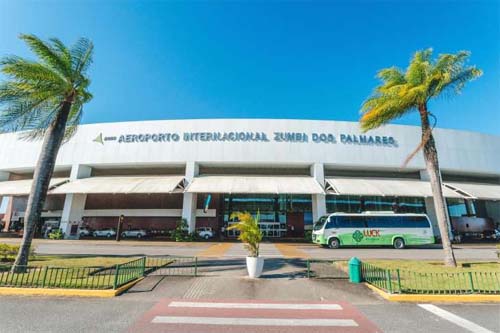 Avião da Azul colide com ave e retorna ao Aeroporto Zumbi dos Palmares