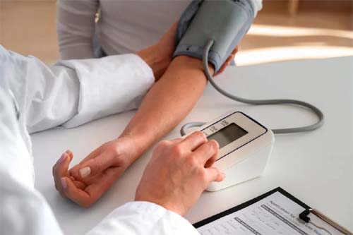 Menos de 13% dos brasileiros conseguem controlar hipertensão e diabetes