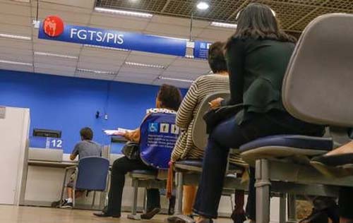 Agências da Caixa abrem neste sábado para pagar até R$ 1.045 do FGTS a nascidos em março
