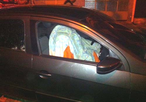 Agiota é executado a tiros em seu carro por dois pistoleiros em moto 