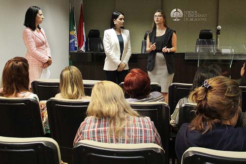 TJAL discute ações para o Agosto Lilás em parceria com órgãos do Estado