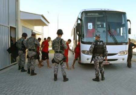 Sgap transfere 205 reeducandos para presídio do Agreste