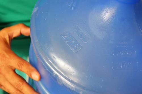 Vigilância Sanitária Estadual alerta para validade dos galões de água mineral