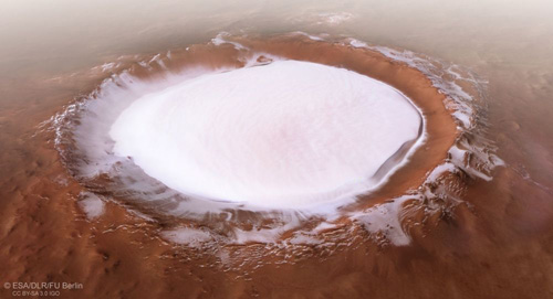 'Grande área com água' é descoberta em Marte