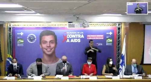 Jovens são os que mais contraem HIV no país, diz Ministério da Saúde