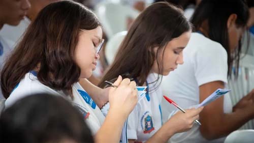 Educação de Alagoas celebra recorde de inscritos no Enem 2025 com 95% dos concluintes da rede estadual