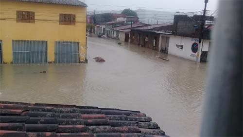Todos os 102 municípios de AL entram em alerta para chuvas intensas