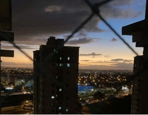 Nuvem de poeira do Saara deixa céu alaranjado no fim de tarde em Alagoas
