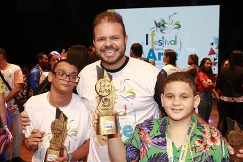 Feapaes-AL realiza I Festival Estadual Nossa Arte no Teatro Gustavo Leite