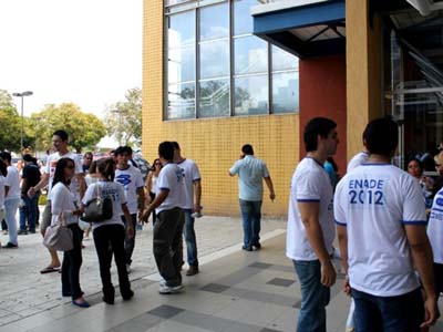 Estudantes de ensino superior fazem Enade em Alagoas