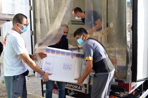 Alagoas recebe mais de 125 mil doses de vacinas contra a covid nesta segunda