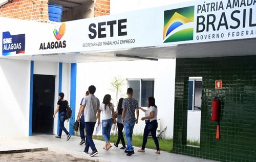 Sine estadual anuncia mais de 300 vagas de emprego
