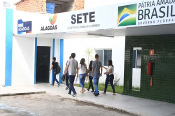 Sine Alagoas abre 160 vagas para contratação imediata