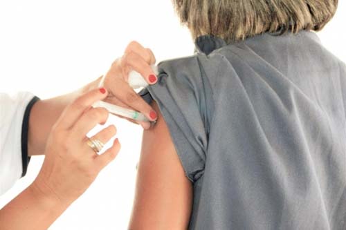 AL garante agulhas e seringas para iniciar vacinação contra a Covid-19, anuncia governador