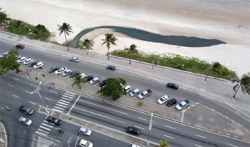 Veja as praias impróprias para banho neste final de semana