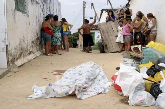 Jovem é assassinado com tiros no peito, costas e braços 
