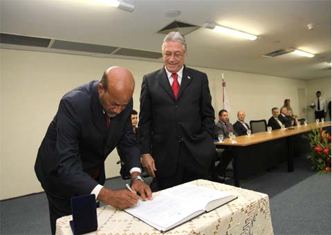 Governador empossa Alberto Sextafeira como secretário do Trabalho 