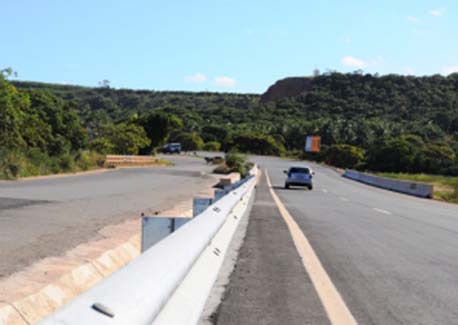 Irmãos morrem em acidente envolvendo motocicleta e trator na AL 101 Sul 