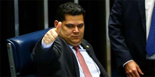 Alcolumbre promete acelerar PEC que amplia competência do STF