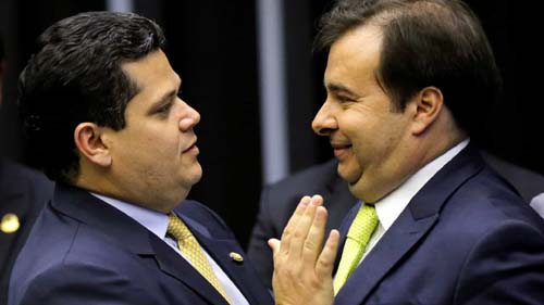 Reeleição de Maia e Alcolumbre só será possível se Constituição for alterada