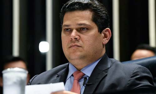 Após feriado, STF e PGR decidem se investigam Davi Alcolumbre por suposto caso de rachadinha