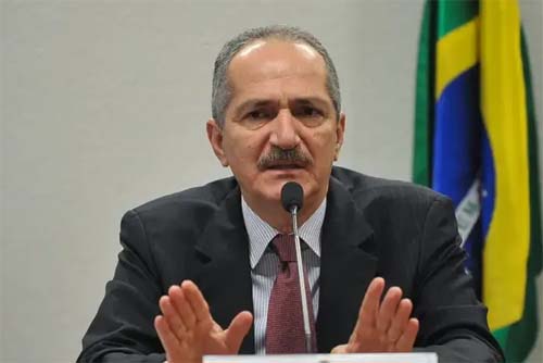 Moraes ameaça prender alagoano Aldo Rebelo por desacato durante audiência da ação do golpe