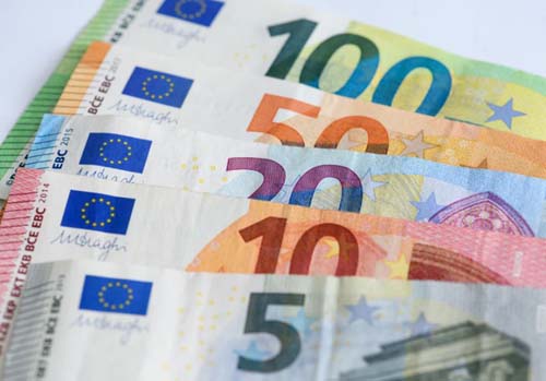 Como a pandemia fez alemães finalmente trocarem dinheiro por cartões