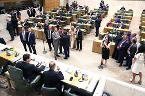 Deputado é afastado por acusação de importunação sexual contra colega