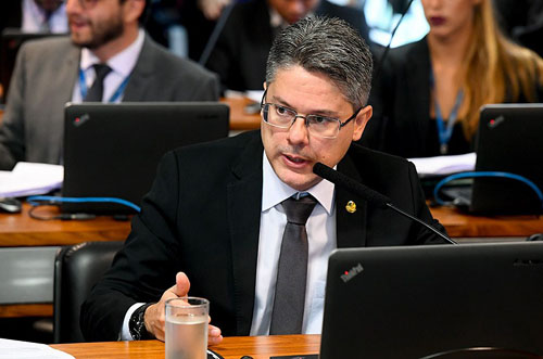 CDH aprova sugestão legislativa para uso medicinal da maconha  